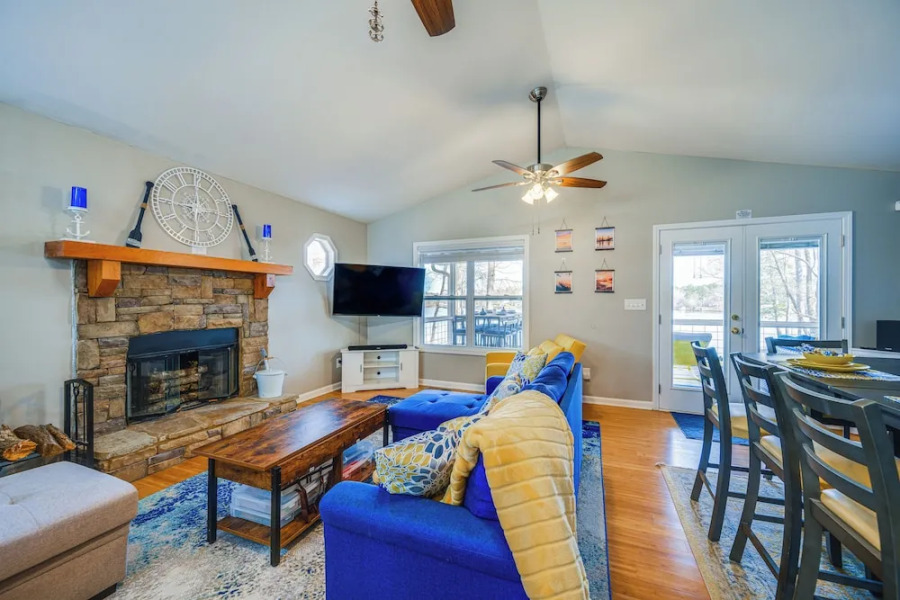 Lakefront Eatonton Getaway w/ Dock & Grill!