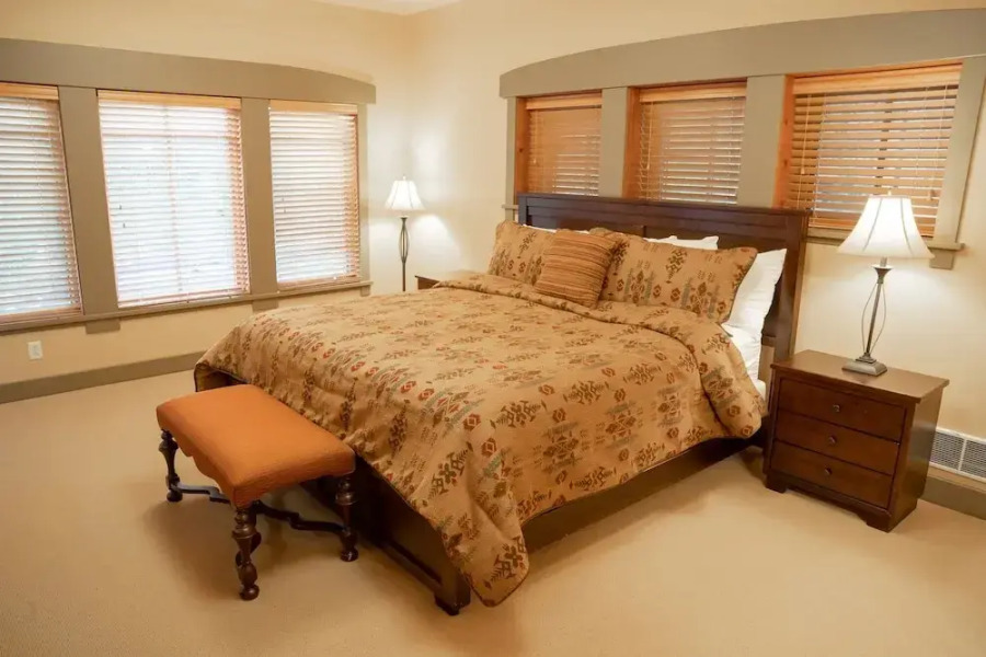 7401- Three Bedroom + Loft + Den Deluxe Crossings Townhomes 3 Condo by RedAwning