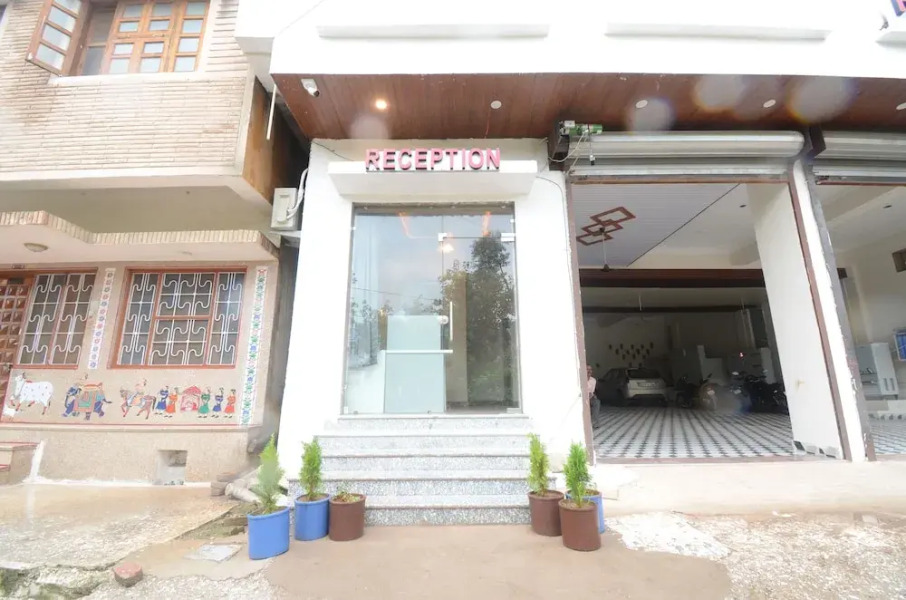 Hotel Shri Dhwaja Inn