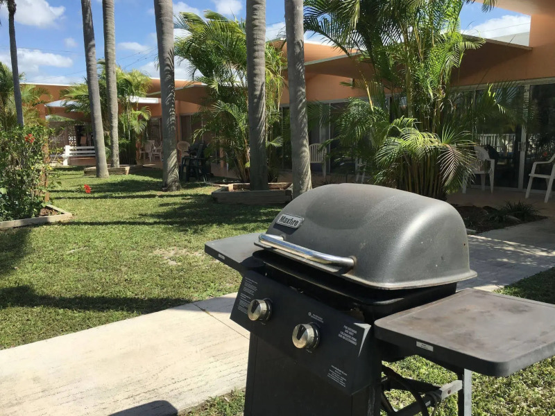 Warm Mineral Springs Motel