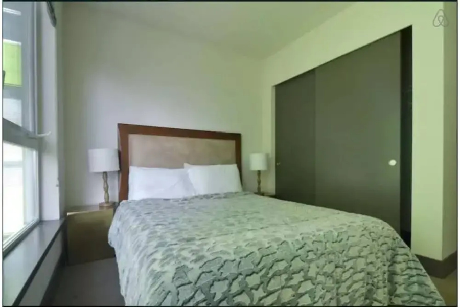 2bd2bath Waterfront Home in Hrt of SEA