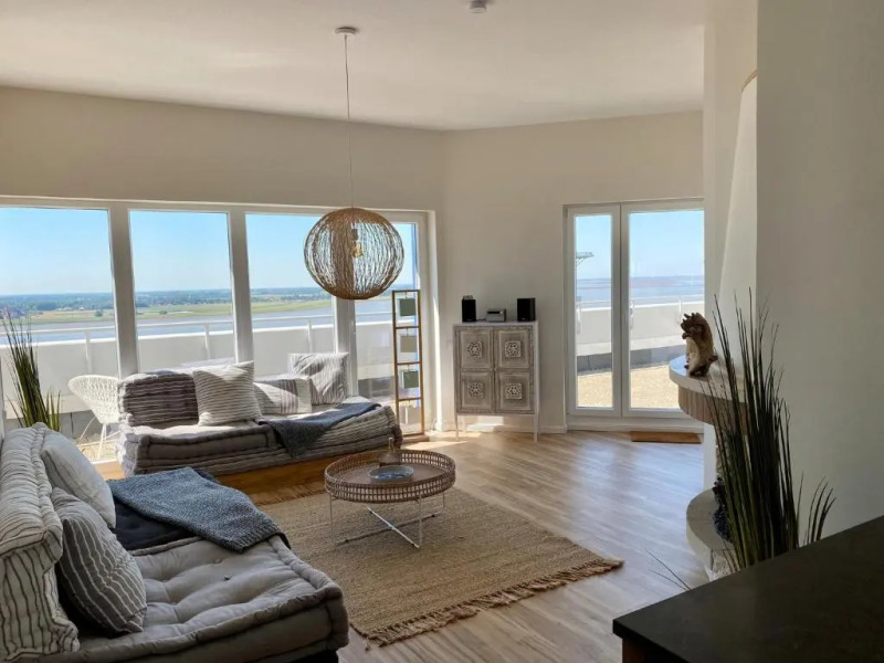 COAST HOUSE Sky Suite