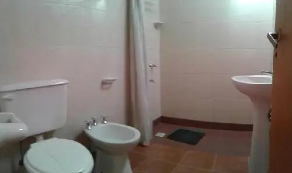 Casa Y Dptos Frente Al Parque