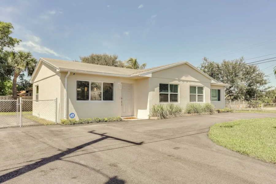 West Palm Beach Vacation Rental ~ 2 Mi to Beach!
