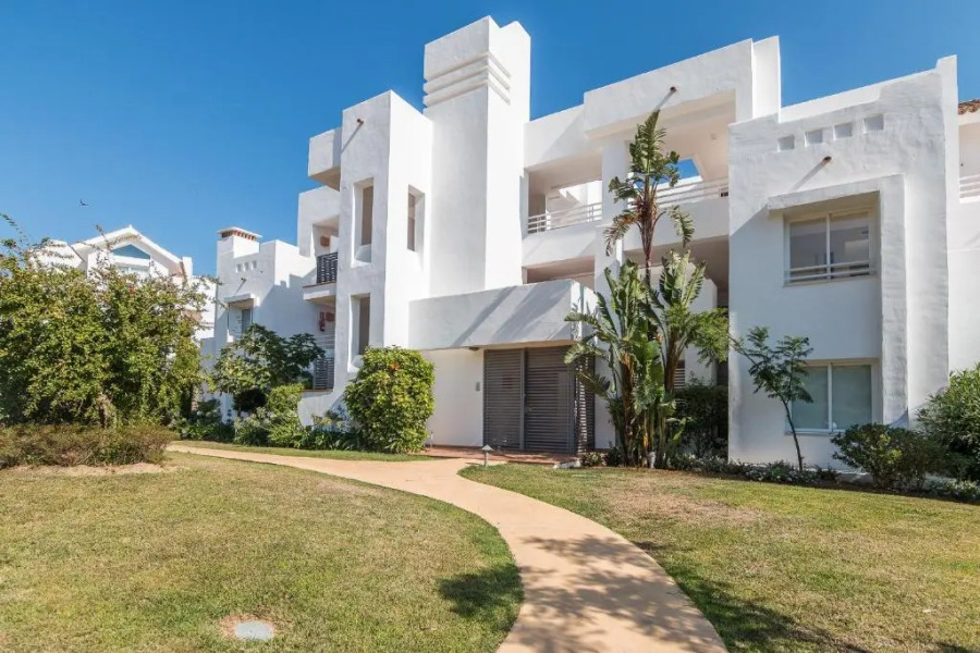 2214-Modern apt with private beach