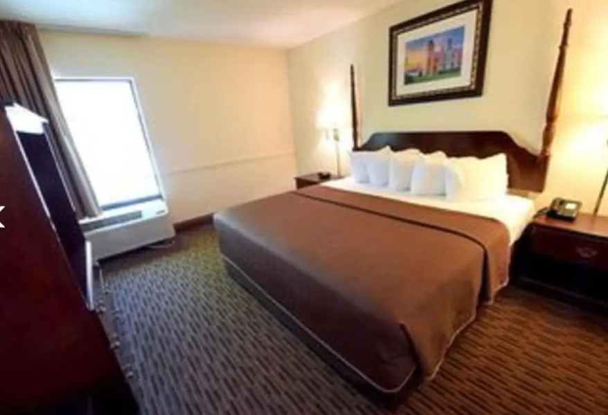 Grand Mackinaw Beachfront and Waterpark