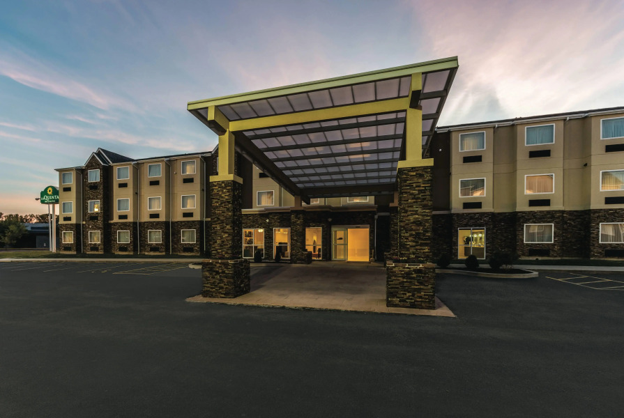 La Quinta Inn & Suites by Wyndham Collinsville - St. Louis