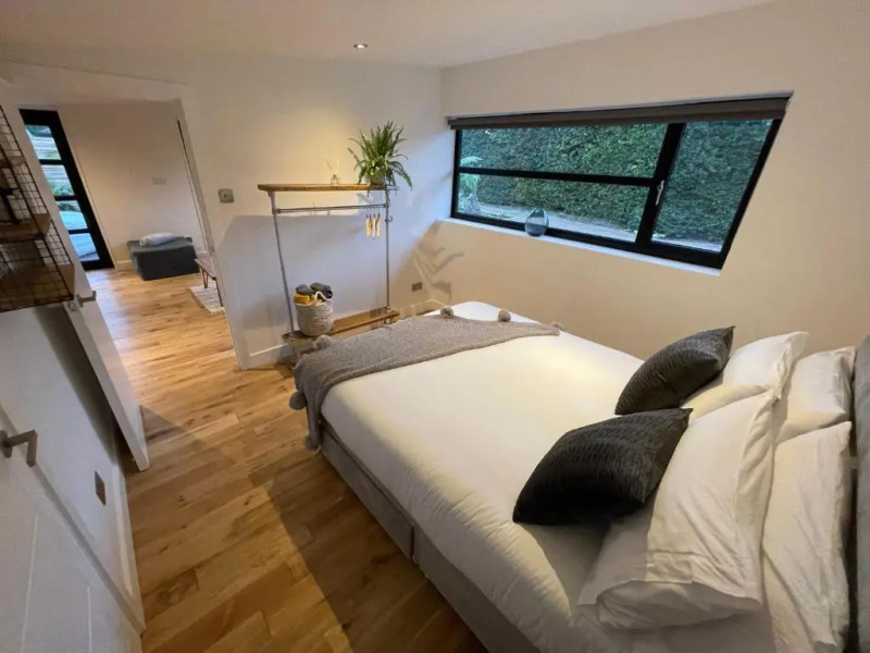 Maygrove Retreat - Sleeps 2 - Jacuzzi - Parking