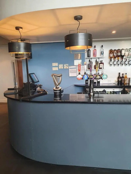 Admiralty Hotel & Restaurant