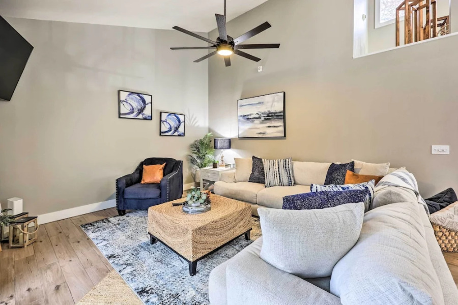 Lakefront Rogers Getaway w/ Hot Tub & Deck!