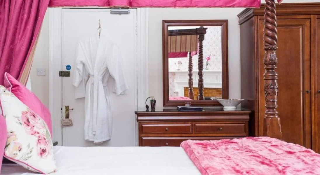 26 The Crescent - Guest House