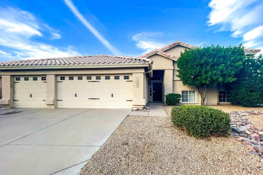 Beautiful Chandler Escape w/ Putting Green & Pool!