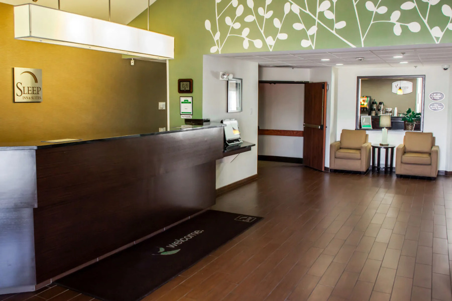 Garner Hotel Topeka West, by IHG