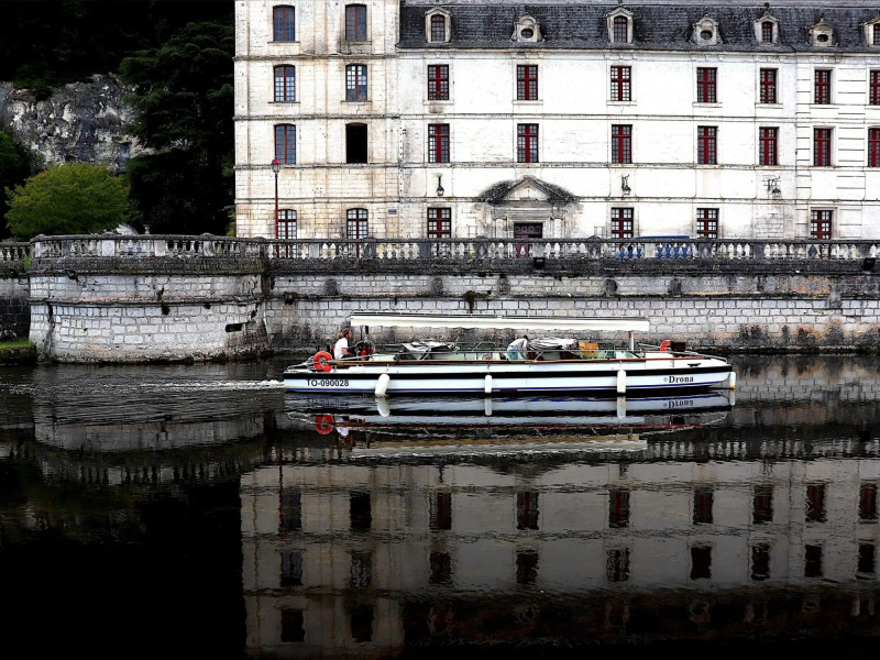 Nice holiday home in Saint-Pierre-de-Frugie with garden