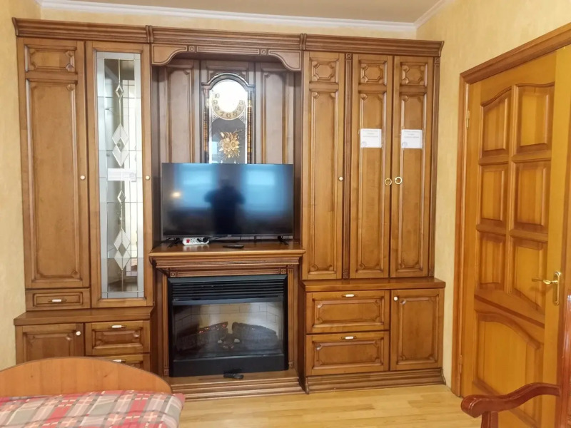 Квартира Уютная Двухкомнатная с Симпатичным Декор Камином