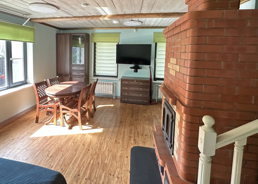 Частный дом MedvedHouse с большой территорией в тихом месте в центре Изборска