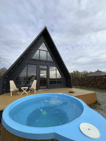 Шале Двухэтажное с зоной костра, барбекю, террасой и джакузи