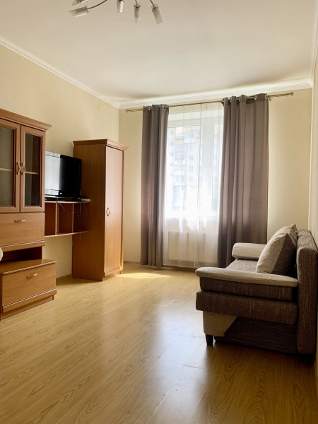 Апартаменты тихая светлая и просторная возле центра