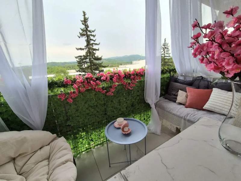 Квартира Однокомнатная Прованс с видом на горы с балкона