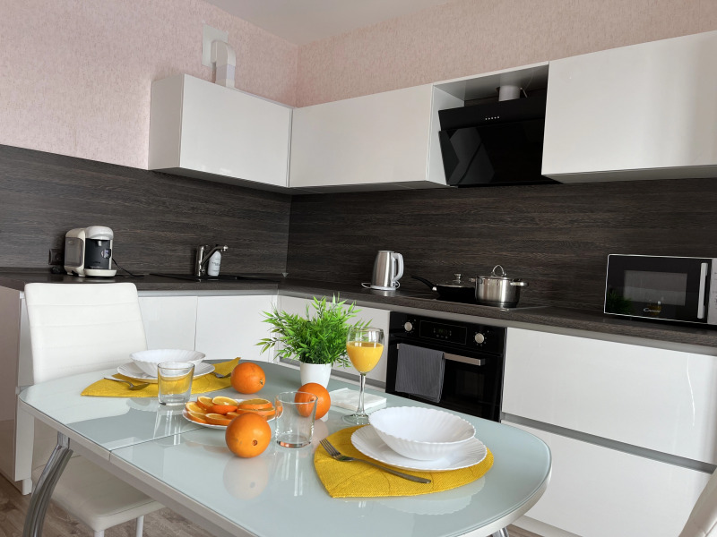 Квартира комфорт-класса возле ТРК Фиеста, начало паркового