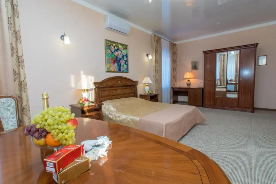 Отель Виноград