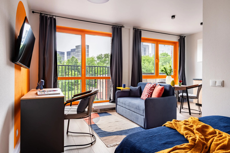 Квартира Яркая с балконом