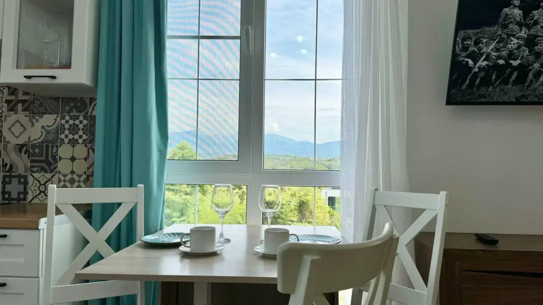 Квартиры с балконами и видом на горы на Мелетяна 5а 2