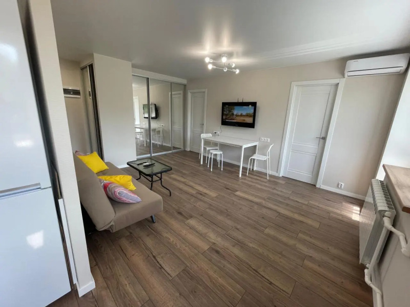 Апартаменты 2-х комнатные апартаменты на Есенина 69