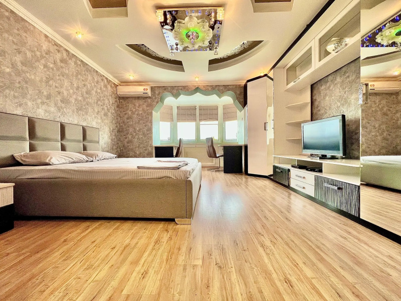 Апартаменты Трехкомнатные на Мира у ТРК Столица