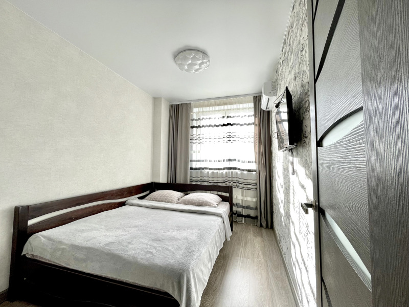 Двухкомнатная квартира сети "PanApartments" с панорамным видом на город