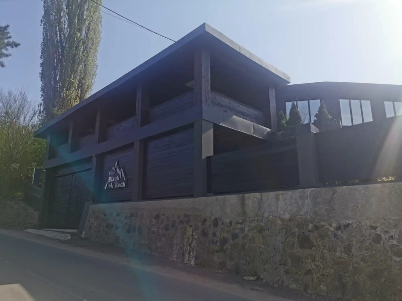 Отель Черная скала