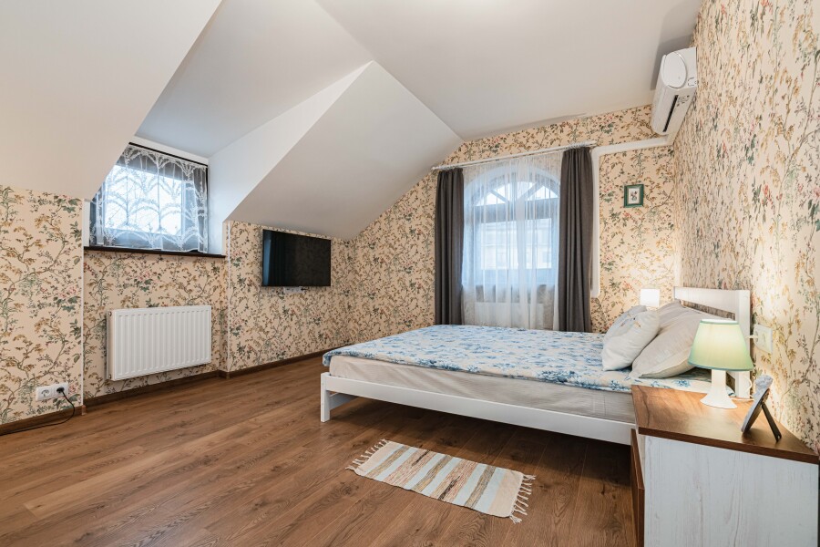 Квартира Трехкомнатная Московская 12