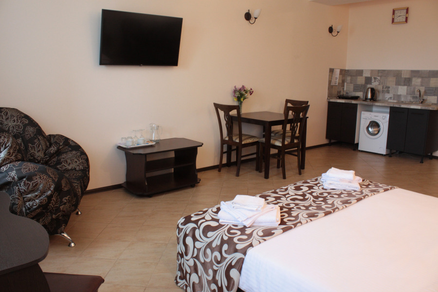 Гостиница Мир на Карбышева