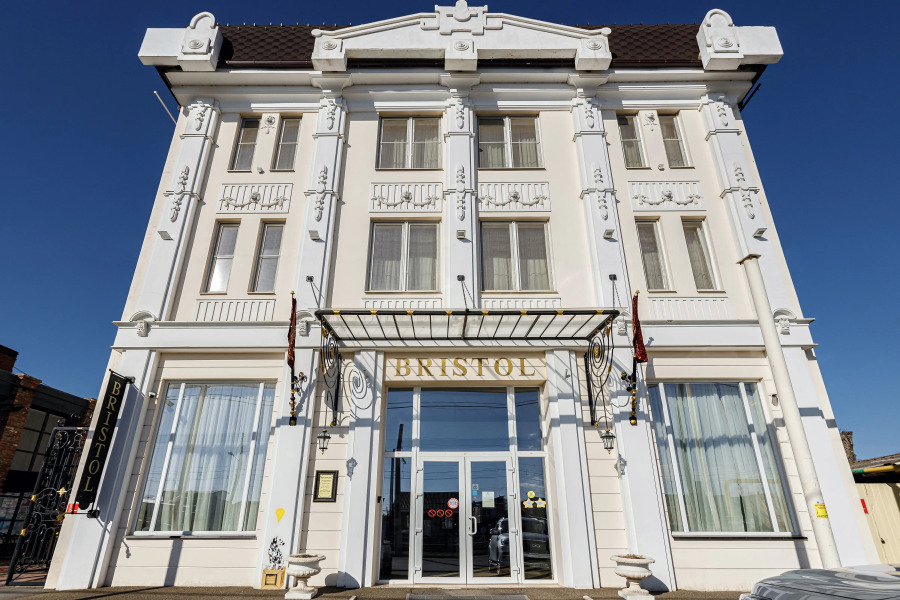 Отель Бристоль