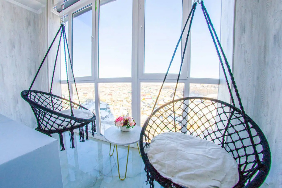 Апартаменты с качелями на 9 этаже