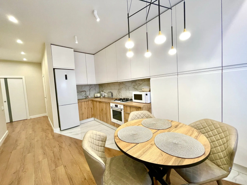 Апартамент в 5 минутах от моря с бассейном на Мира 44лит6