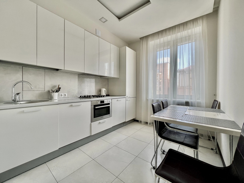 Апартаменты Прекрасная Двухкомнатная Квартира с Видом на Главный Проспект