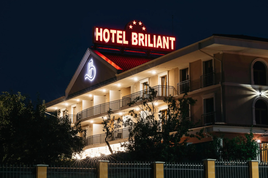 Отель  Briliant