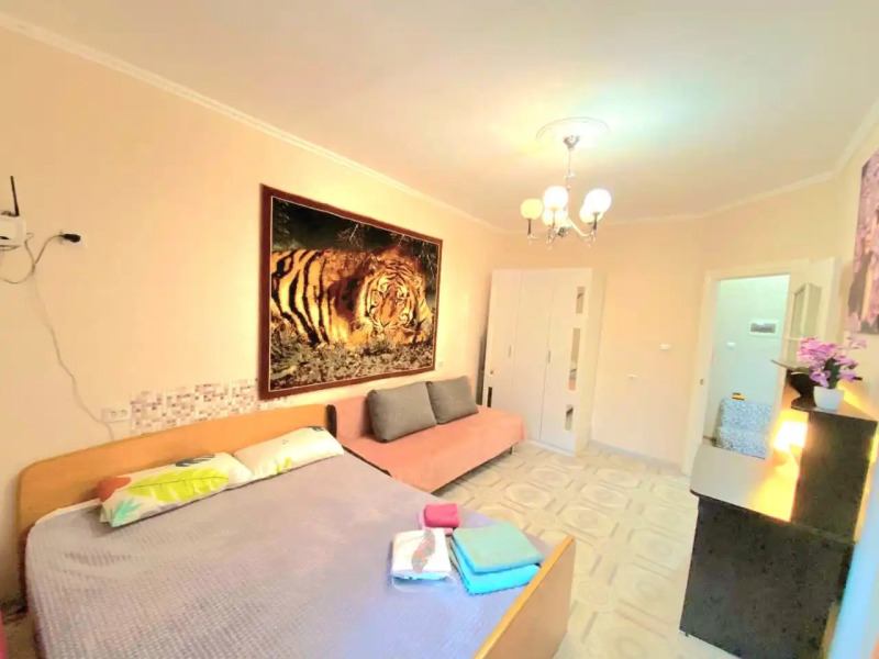 Апартаменты на Пилотов 12