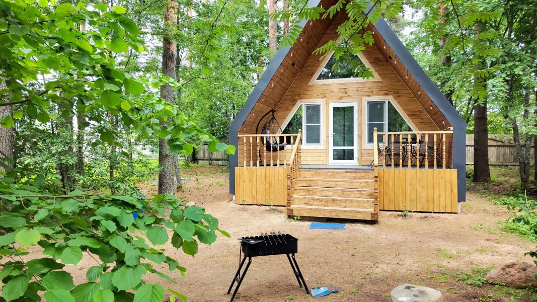 Частный дом Новый 6 местный дом у озера с банным чаном и баней.