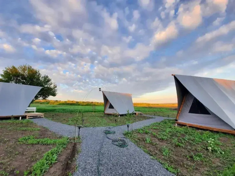 Глэмпинг В поле