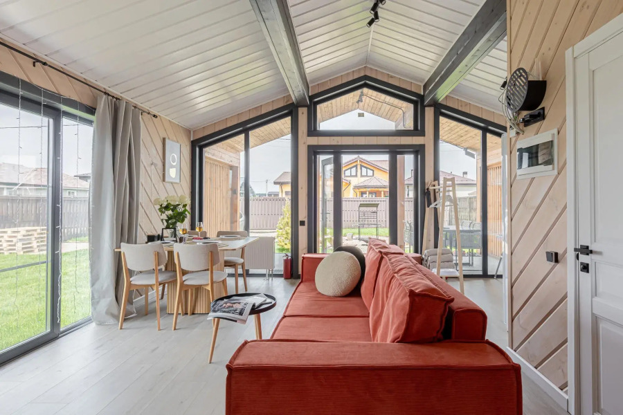 Частный Дом Среди Зимнего Леса с Панорамными Окнами