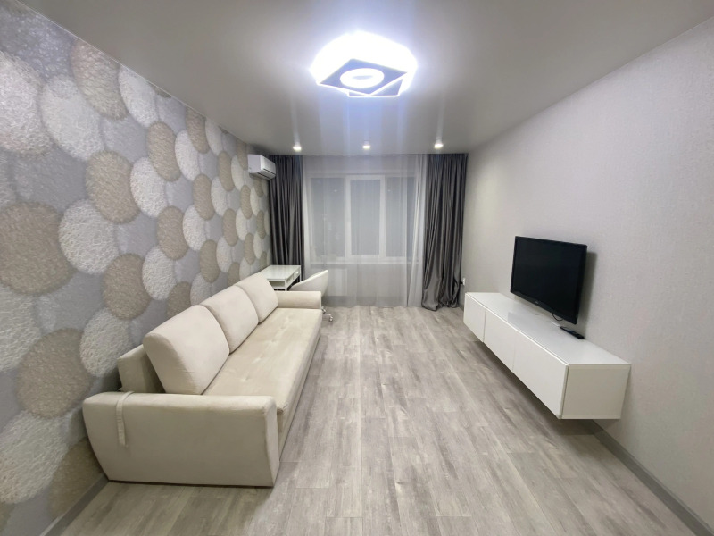 Квартира Двухкомнатная у метро напротив Северного вокзала