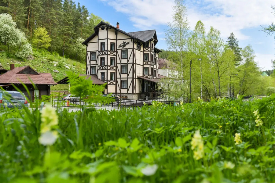 Отель На камушках