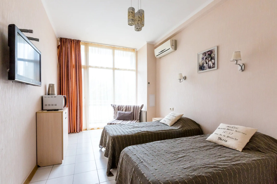 Апартаменты Светлана-Центр у моря с видом на сквер и центр