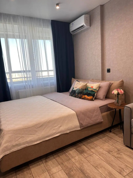 1-к. квартира на Базарной площади с видом на пруд, 30 м², 22 этаж