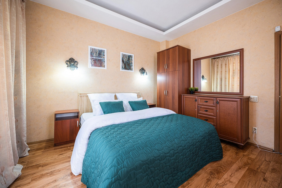 Апартаменты Пять Звезд на Свободы 66