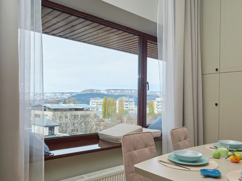 Апартаменты Ирис от Ирины Савельевой В центре города у Каскадной лестницы С завораживающим видом на Боргустанский хребет 6 этаж