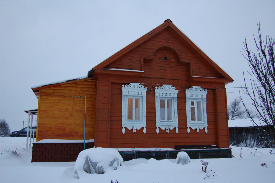 Дом с наличниками около Ростова