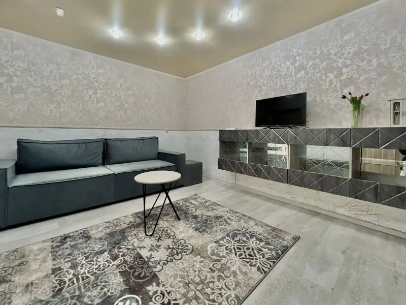 Двухкомнатная Квартира возле Площади Победы, Азгура 3